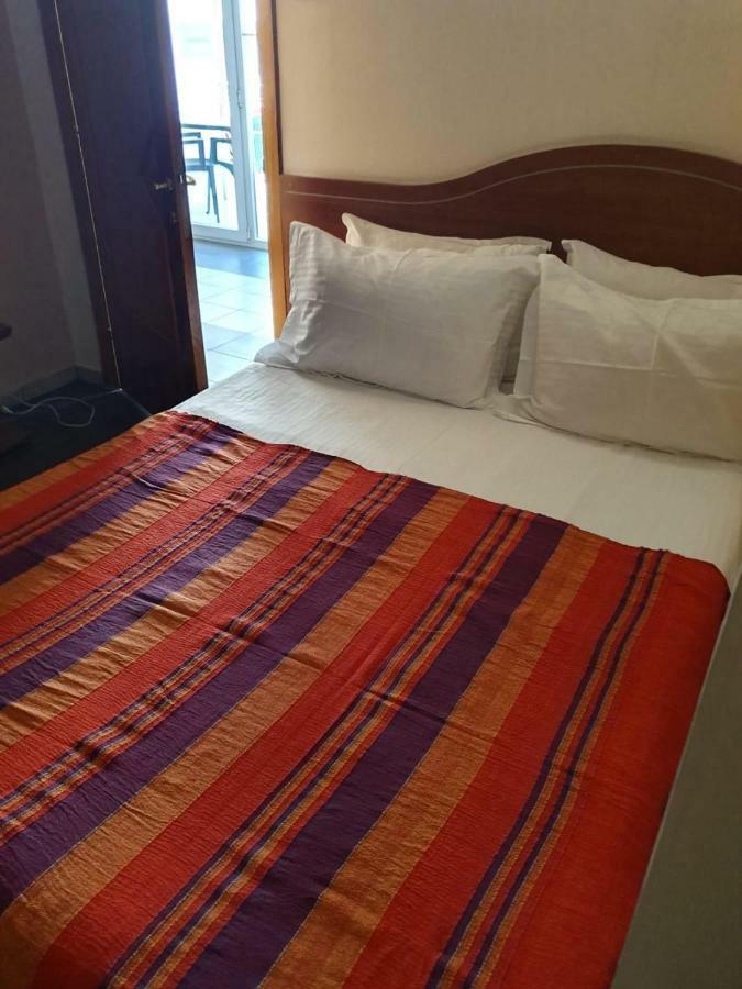 TranzitBeds*** Aparthotel Bucarest Esterno foto